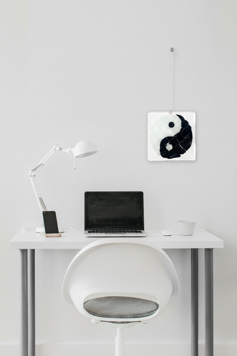 Bureau avec œuvre Yin Yang