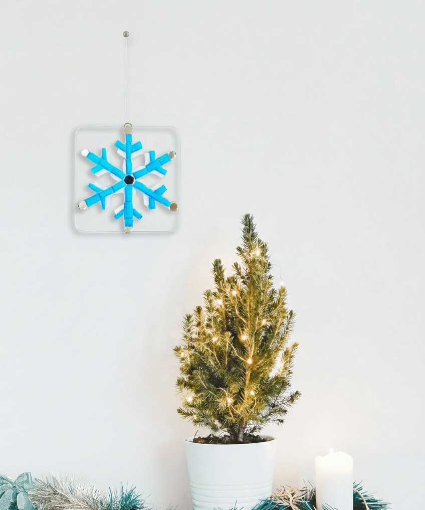 Scène de Noël avec le flocon en mosaïque turquoise